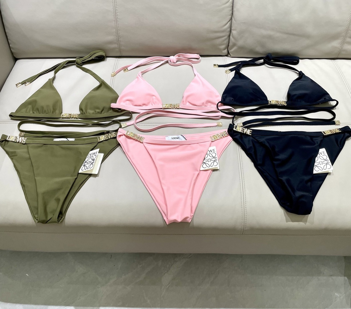 罗意威新款比基尼泳衣  定制对版五金 😍🥰适合多种场景的游泳衣🏊‍♀️海边 游泳池 温泉 水上乐园 漂流