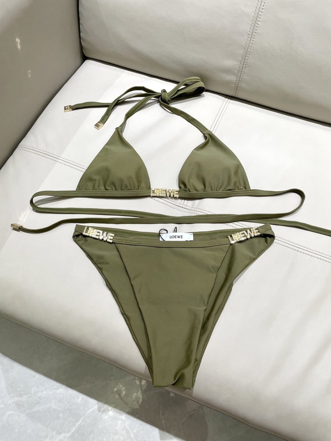 罗意威新款比基尼泳衣  定制对版五金 😍🥰适合多种场景的游泳衣🏊‍♀️海边 游泳池 温泉 水上乐园 漂流