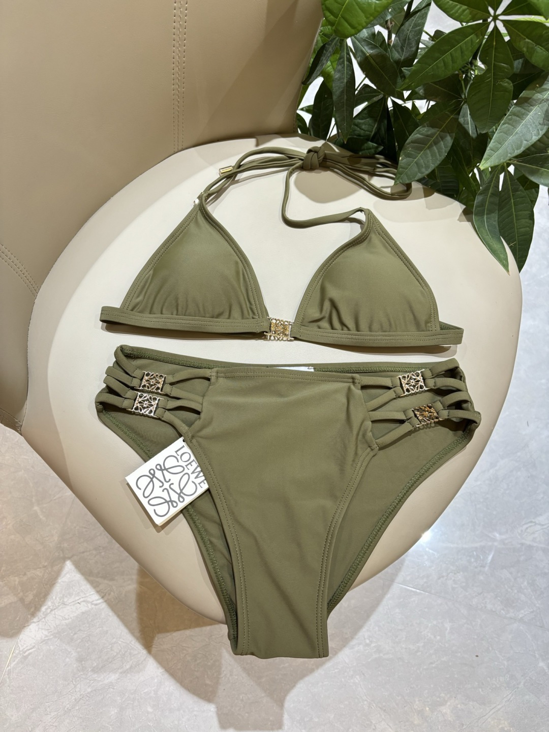 罗意威新款比基尼泳衣  定制对版五金 😍🥰适合多种场景的游泳衣🏊‍♀️海边 游泳池 温泉 水上乐园 漂流