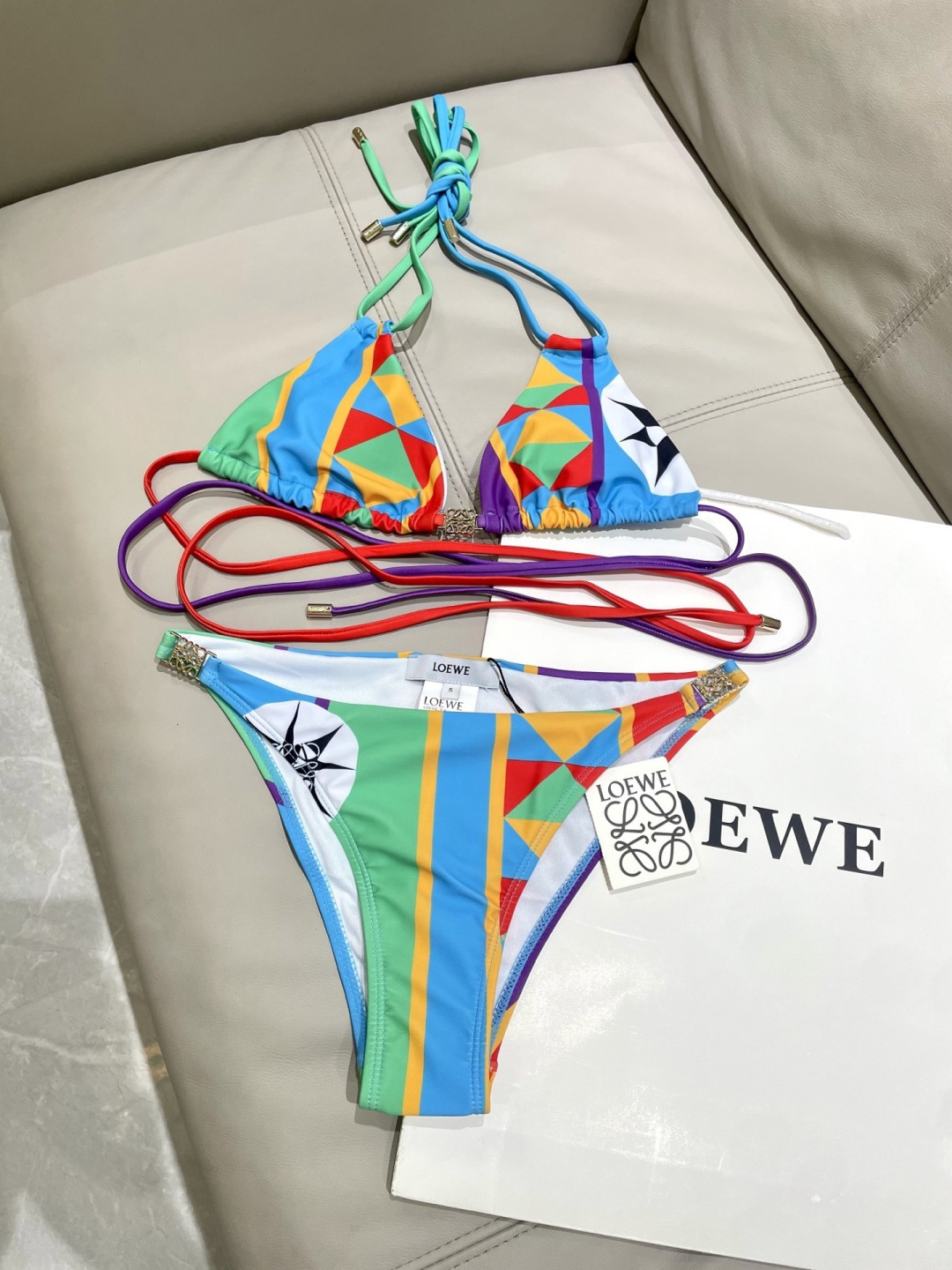 罗意威新款比基尼泳衣  定制对版五金 😍🥰适合多种场景的游泳衣🏊‍♀️海边 游泳池 温泉 水上乐园 漂流