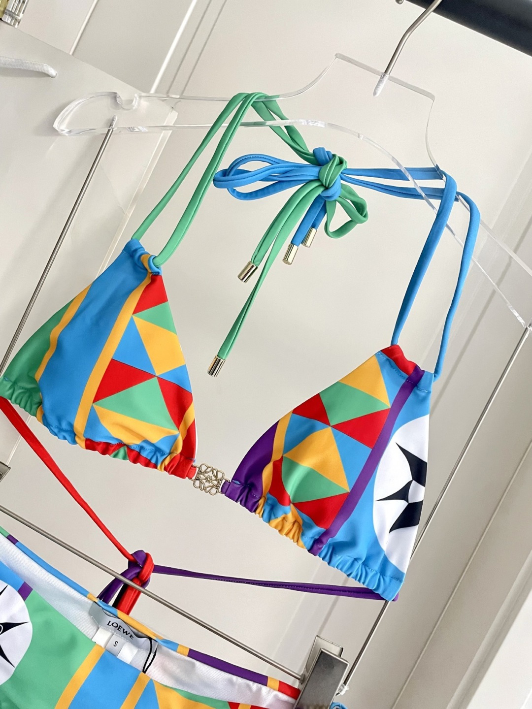 罗意威新款比基尼泳衣  定制对版五金 😍🥰适合多种场景的游泳衣🏊‍♀️海边 游泳池 温泉 水上乐园 漂流