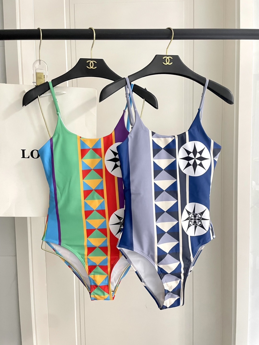 罗意威新款比基尼泳衣  定制对版五金 😍🥰适合多种场景的游泳衣🏊‍♀️海边 游泳池 温泉 水上乐园 漂流