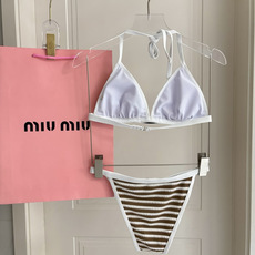 miumiu新款连体泳衣👙❤️😍🥰适合多种场景的游泳衣🏊♀️海边 游泳池 温泉 水上乐园 漂流都可以😌 miumiu新款连体泳衣👙❤️😍🥰适合多种场景的游泳衣🏊♀️海边 游泳池 温泉 水上乐园 漂流都可以😌