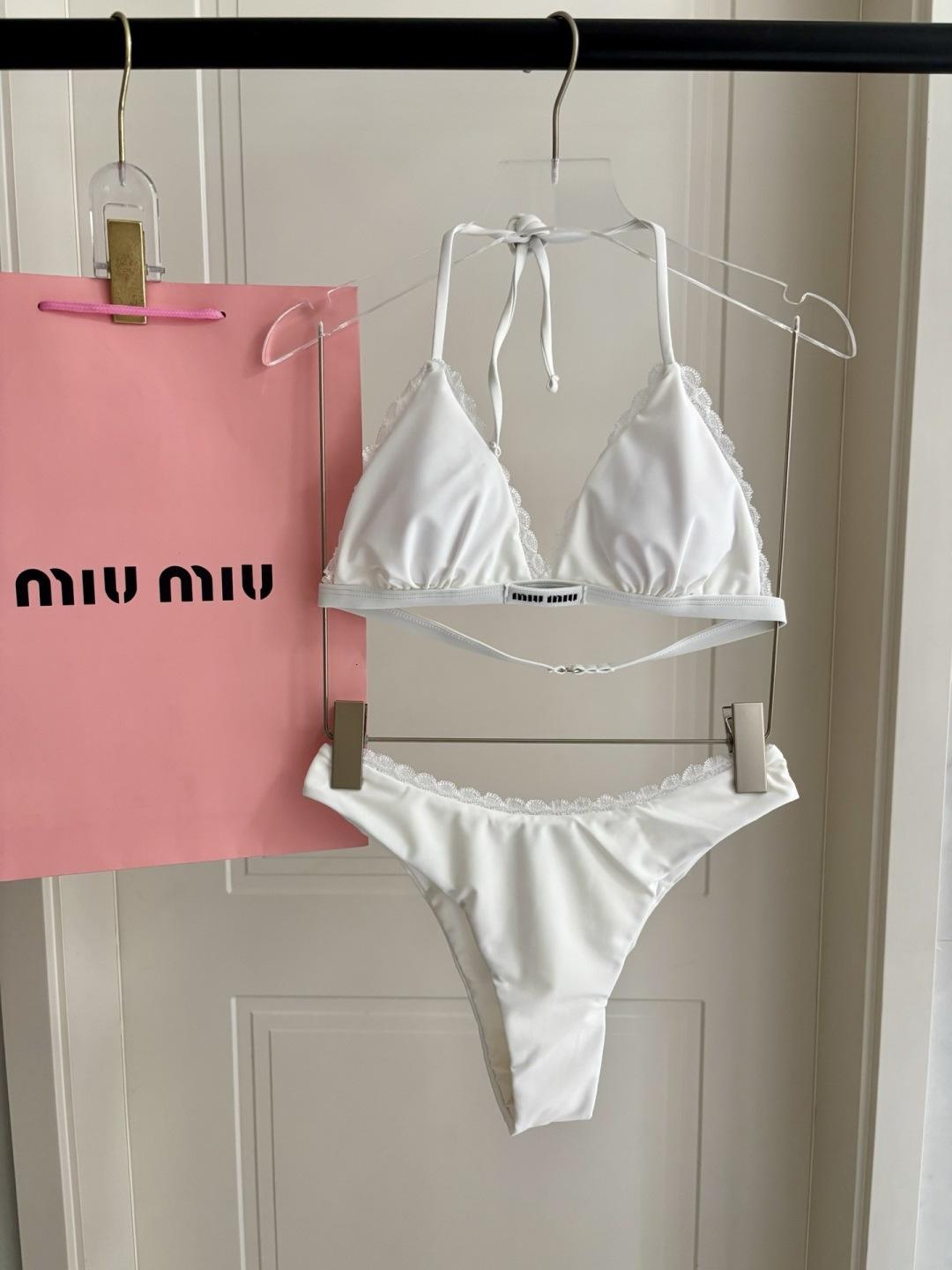 miumiu新款连体泳衣👙❤️😍🥰适合多种场景的游泳衣🏊‍♀️海边 游泳池 温泉 水上乐园 漂流都可以😌