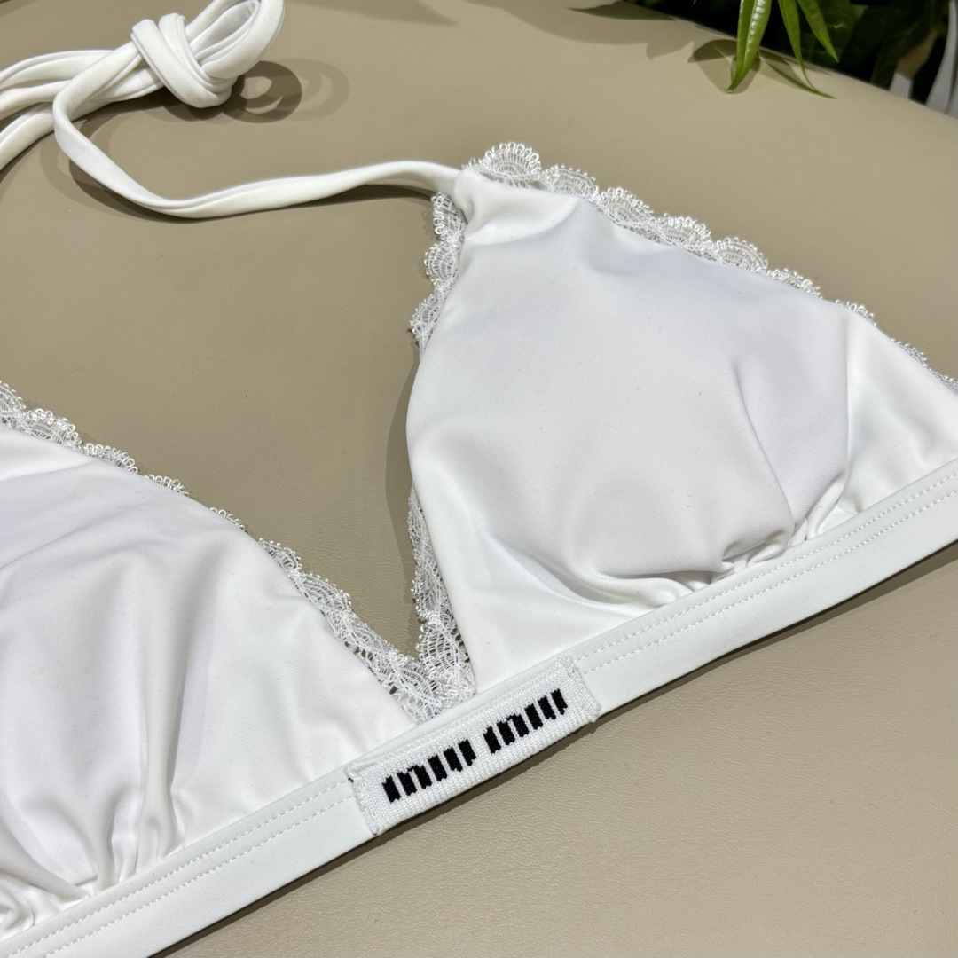 miumiu新款连体泳衣👙❤️😍🥰适合多种场景的游泳衣🏊‍♀️海边 游泳池 温泉 水上乐园 漂流都可以😌
