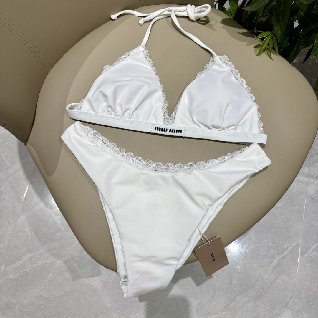 miumiu新款连体泳衣👙❤️😍🥰适合多种场景的游泳衣🏊‍♀️海边 游泳池 温泉 水上乐园 漂流都可以😌