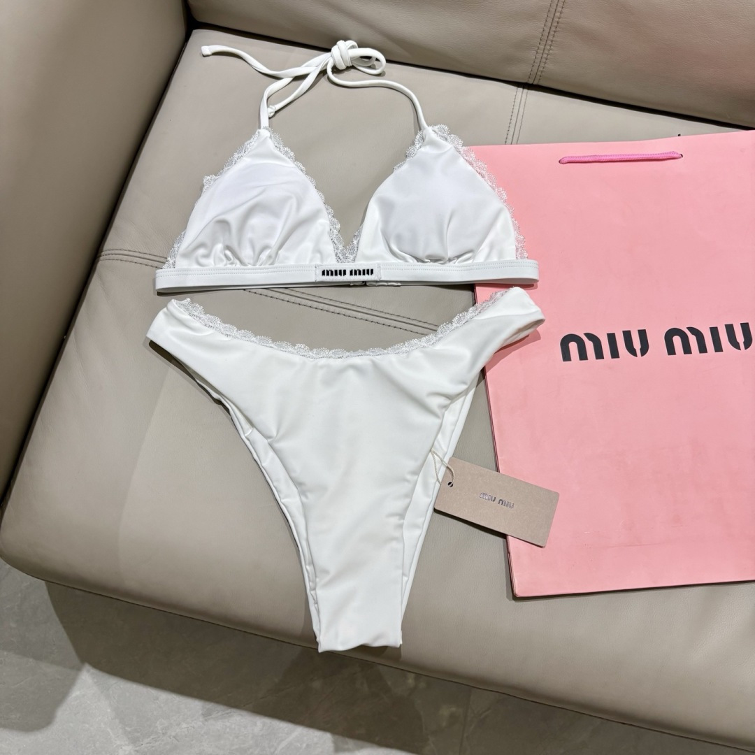 miumiu新款连体泳衣👙❤️😍🥰适合多种场景的游泳衣🏊‍♀️海边 游泳池 温泉 水上乐园 漂流都可以😌