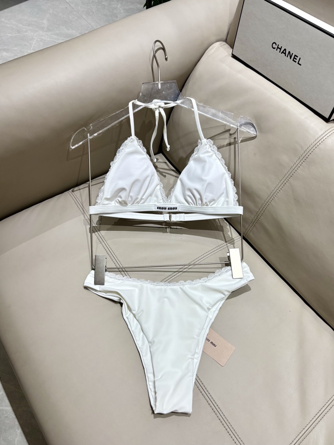 miumiu新款连体泳衣👙❤️😍🥰适合多种场景的游泳衣🏊‍♀️海边 游泳池 温泉 水上乐园 漂流都可以😌