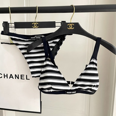 miumiu新款分体泳衣👙❤️😍🥰适合多种场景的游泳衣🏊♀️海边 游泳池 温泉 水上乐园 漂流都可以😌 miumiu新款分体泳衣👙❤️😍🥰适合多种场景的游泳衣🏊♀️海边 游泳池 温泉 水上乐园 漂流都可以😌