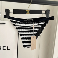 miumiu新款分体泳衣👙❤️😍🥰适合多种场景的游泳衣🏊♀️海边 游泳池 温泉 水上乐园 漂流都可以😌 miumiu新款分体泳衣👙❤️😍🥰适合多种场景的游泳衣🏊♀️海边 游泳池 温泉 水上乐园 漂流都可以😌