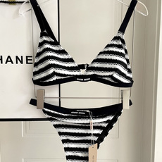 miumiu新款分体泳衣👙❤️😍🥰适合多种场景的游泳衣🏊♀️海边 游泳池 温泉 水上乐园 漂流都可以😌 miumiu新款分体泳衣👙❤️😍🥰适合多种场景的游泳衣🏊♀️海边 游泳池 温泉 水上乐园 漂流都可以😌