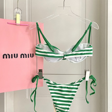 miumiu新款分体泳衣👙❤️😍🥰适合多种场景的游泳衣🏊♀️海边 游泳池 温泉 水上乐园 漂流都可以😌 miumiu新款分体泳衣👙❤️😍🥰适合多种场景的游泳衣🏊♀️海边 游泳池 温泉 水上乐园 漂流都可以😌