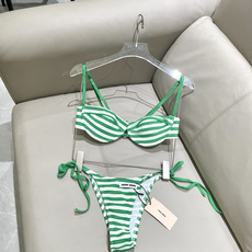 miumiu新款分体泳衣👙❤️😍🥰适合多种场景的游泳衣🏊♀️海边 游泳池 温泉 水上乐园 漂流都可以😌 miumiu新款分体泳衣👙❤️😍🥰适合多种场景的游泳衣🏊♀️海边 游泳池 温泉 水上乐园 漂流都可以😌