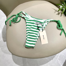 miumiu新款分体泳衣👙❤️😍🥰适合多种场景的游泳衣🏊♀️海边 游泳池 温泉 水上乐园 漂流都可以😌 miumiu新款分体泳衣👙❤️😍🥰适合多种场景的游泳衣🏊♀️海边 游泳池 温泉 水上乐园 漂流都可以😌