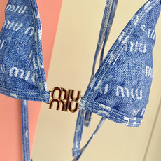 miumiu新款分体泳衣👙❤️😍🥰适合多种场景的游泳衣🏊♀️海边 游泳池 温泉 水上乐园 漂流都可以😌 miumiu新款分体泳衣👙❤️😍🥰适合多种场景的游泳衣🏊♀️海边 游泳池 温泉 水上乐园 漂流都可以😌