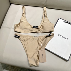 miumiu新款分体泳衣👙❤️😍🥰适合多种场景的游泳衣🏊♀️海边 游泳池 温泉 水上乐园 漂流都可以😌 miumiu新款分体泳衣👙❤️😍🥰适合多种场景的游泳衣🏊♀️海边 游泳池 温泉 水上乐园 漂流都可以😌