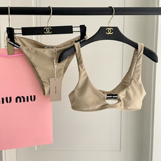 miumiu新款分体泳衣👙❤️😍🥰适合多种场景的游泳衣🏊♀️海边 游泳池 温泉 水上乐园 漂流都可以😌 miumiu新款分体泳衣👙❤️😍🥰适合多种场景的游泳衣🏊♀️海边 游泳池 温泉 水上乐园 漂流都可以😌