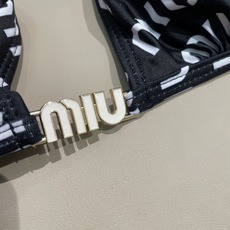 miumiu新款分体泳衣👙❤️😍🥰适合多种场景的游泳衣🏊♀️海边 游泳池 温泉 水上乐园 漂流都可以😌 miumiu新款分体泳衣👙❤️😍🥰适合多种场景的游泳衣🏊♀️海边 游泳池 温泉 水上乐园 漂流都可以😌