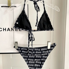 miumiu新款分体泳衣👙❤️😍🥰适合多种场景的游泳衣🏊♀️海边 游泳池 温泉 水上乐园 漂流都可以😌 miumiu新款分体泳衣👙❤️😍🥰适合多种场景的游泳衣🏊♀️海边 游泳池 温泉 水上乐园 漂流都可以😌