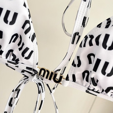 miumiu新款分体泳衣👙❤️😍🥰适合多种场景的游泳衣🏊♀️海边 游泳池 温泉 水上乐园 漂流都可以😌 miumiu新款分体泳衣👙❤️😍🥰适合多种场景的游泳衣🏊♀️海边 游泳池 温泉 水上乐园 漂流都可以😌