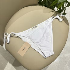 miumiu新款分体泳衣👙❤️😍🥰适合多种场景的游泳衣🏊♀️海边 游泳池 温泉 水上乐园 漂流都可以😌 miumiu新款分体泳衣👙❤️😍🥰适合多种场景的游泳衣🏊♀️海边 游泳池 温泉 水上乐园 漂流都可以😌