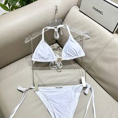 miumiu新款分体泳衣👙❤️😍🥰适合多种场景的游泳衣🏊♀️海边 游泳池 温泉 水上乐园 漂流都可以😌 miumiu新款分体泳衣👙❤️😍🥰适合多种场景的游泳衣🏊♀️海边 游泳池 温泉 水上乐园 漂流都可以😌