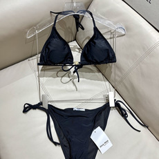 miumiu新款分体泳衣👙❤️😍🥰适合多种场景的游泳衣🏊♀️海边 游泳池 温泉 水上乐园 漂流都可以😌 miumiu新款分体泳衣👙❤️😍🥰适合多种场景的游泳衣🏊♀️海边 游泳池 温泉 水上乐园 漂流都可以😌