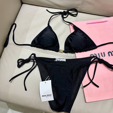 miumiu新款分体泳衣👙❤️😍🥰适合多种场景的游泳衣🏊♀️海边 游泳池 温泉 水上乐园 漂流都可以😌 miumiu新款分体泳衣👙❤️😍🥰适合多种场景的游泳衣🏊♀️海边 游泳池 温泉 水上乐园 漂流都可以😌