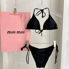 miumiu新款分体泳衣👙❤️😍🥰适合多种场景的游泳衣🏊♀️海边 游泳池 温泉 水上乐园 漂流都可以😌 miumiu新款分体泳衣👙❤️😍🥰适合多种场景的游泳衣🏊♀️海边 游泳池 温泉 水上乐园 漂流都可以😌