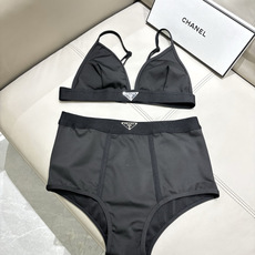 普拉达分体比基尼😍🥰适合多种场景的游泳衣🏊♀️海边 游泳池 温泉 水上乐园 漂流都可以😌内搭也完全可以 普拉达分体比基尼😍🥰适合多种场景的游泳衣🏊♀️海边 游泳池 温泉 水上乐园 漂流都可以😌内搭也完全可以