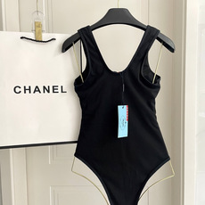 普拉达针织泳衣😍🥰适合多种场景的游泳衣🏊♀️海边 游泳池 温泉 水上乐园 漂流都可以😌内搭也完全可以 普拉达针织泳衣😍🥰适合多种场景的游泳衣🏊♀️海边 游泳池 温泉 水上乐园 漂流都可以😌内搭也完全可以