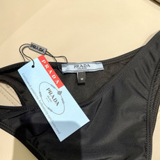 普拉达比基尼泳衣😍🥰适合多种场景的游泳衣🏊♀️海边 游泳池 温泉 水上乐园 漂流都可以😌内搭也完全可以 普拉达比基尼泳衣😍🥰适合多种场景的游泳衣🏊♀️海边 游泳池 温泉 水上乐园 漂流都可以😌内搭也完全可以