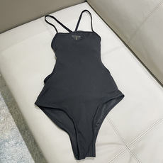 普拉达针织泳衣😍🥰适合多种场景的游泳衣🏊♀️海边 游泳池 温泉 水上乐园 漂流都可以😌内搭也完全可以 普拉达针织泳衣😍🥰适合多种场景的游泳衣🏊♀️海边 游泳池 温泉 水上乐园 漂流都可以😌内搭也完全可以