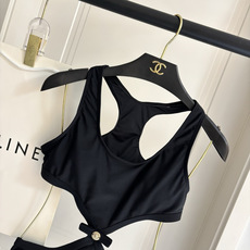 范思哲新款泳衣👙❤️😍🥰适合多种场景的游泳衣🏊♀️海边 游泳池 温泉 水上乐园 漂流都可以😌内搭外穿也 范思哲新款泳衣👙❤️😍🥰适合多种场景的游泳衣🏊♀️海边 游泳池 温泉 水上乐园 漂流都可以😌内搭外穿也