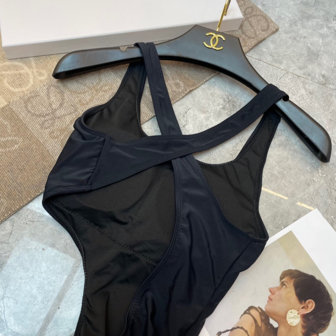 Celine新款泳衣👙❤️😍🥰适合多种场景的游泳衣🏊‍♀️海边 游泳池 温泉 水上乐园 漂流都可以😌内搭