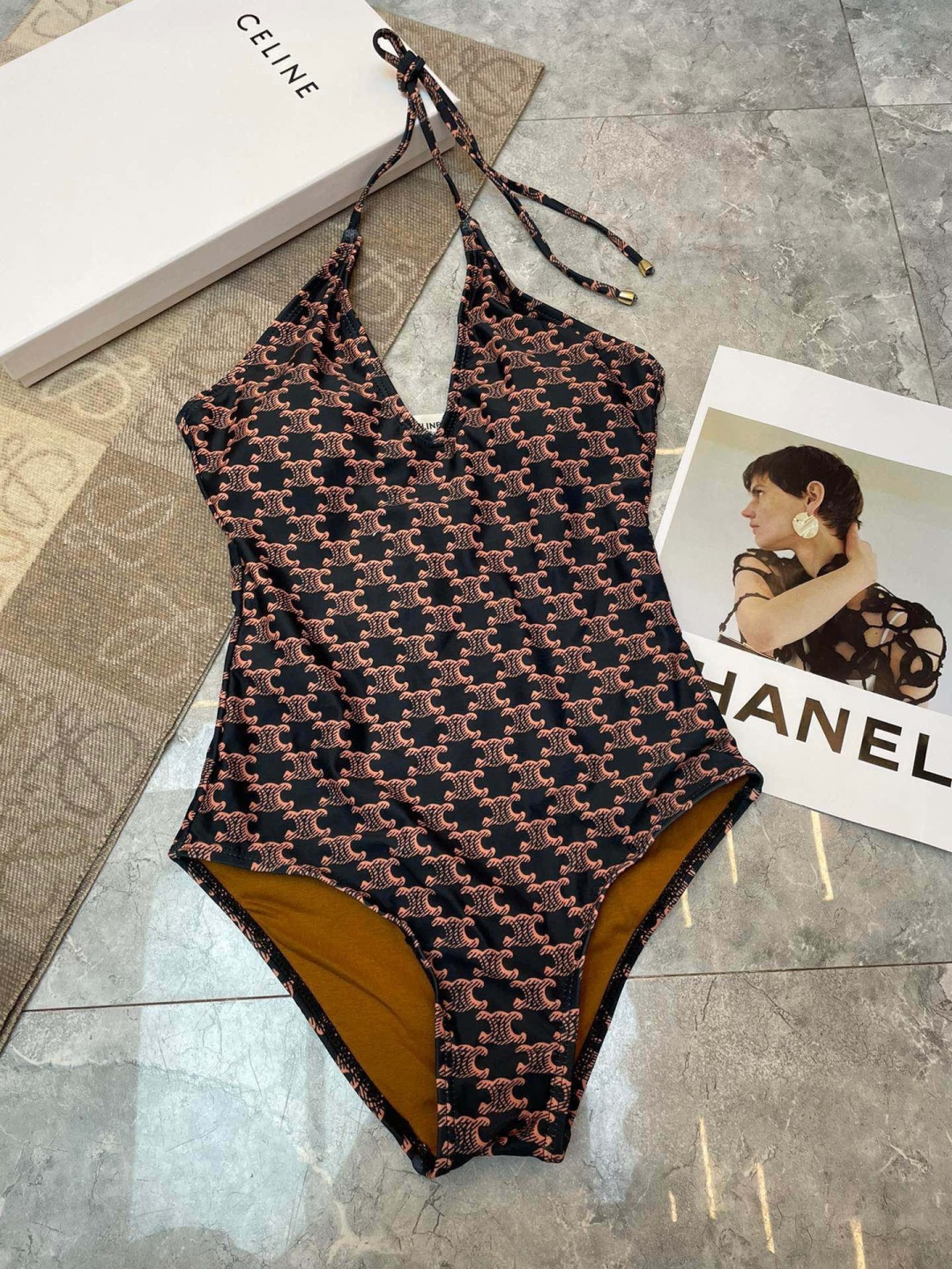 Celine新款连体泳衣👙❤️😍🥰适合多种场景的游泳衣🏊‍♀️海边 游泳池 温泉 水上乐园 漂流都可以😌