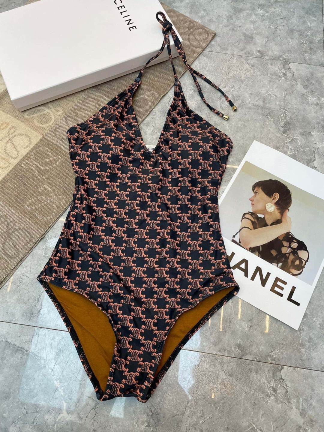 Celine新款连体泳衣👙❤️😍🥰适合多种场景的游泳衣🏊‍♀️海边 游泳池 温泉 水上乐园 漂流都可以😌