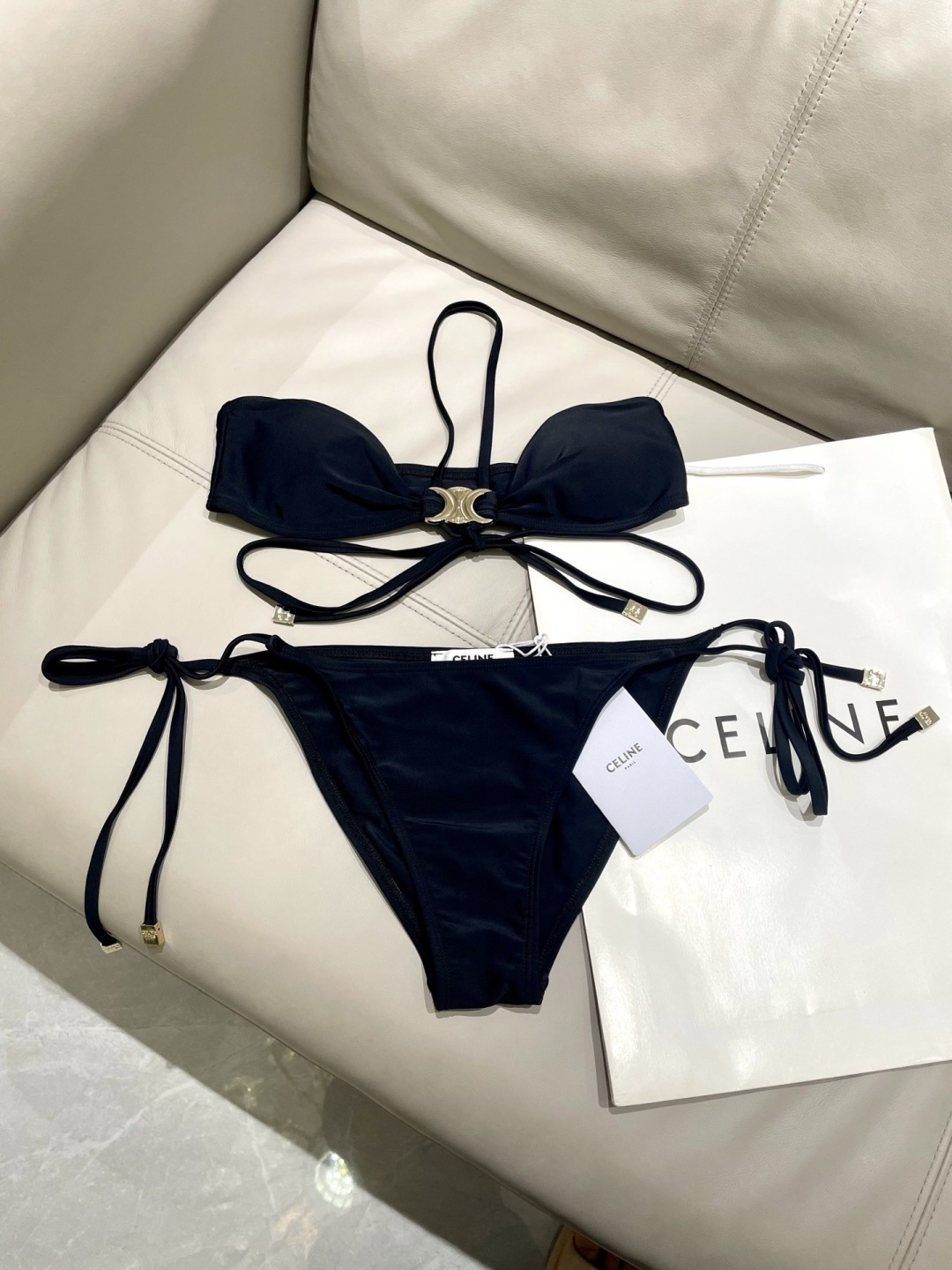 Celine新款泳衣👙❤️😍🥰适合多种场景的游泳衣🏊‍♀️海边 游泳池 温泉 水上乐园 漂流都可以😌内搭