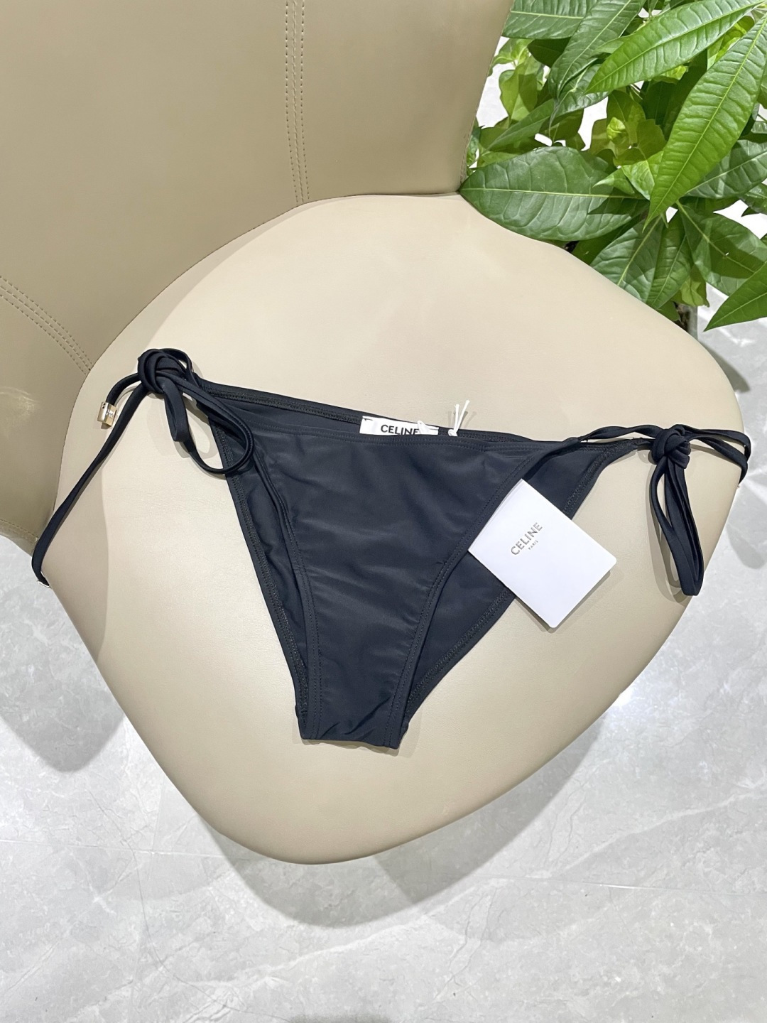 Celine新款泳衣👙❤️😍🥰适合多种场景的游泳衣🏊‍♀️海边 游泳池 温泉 水上乐园 漂流都可以😌内搭