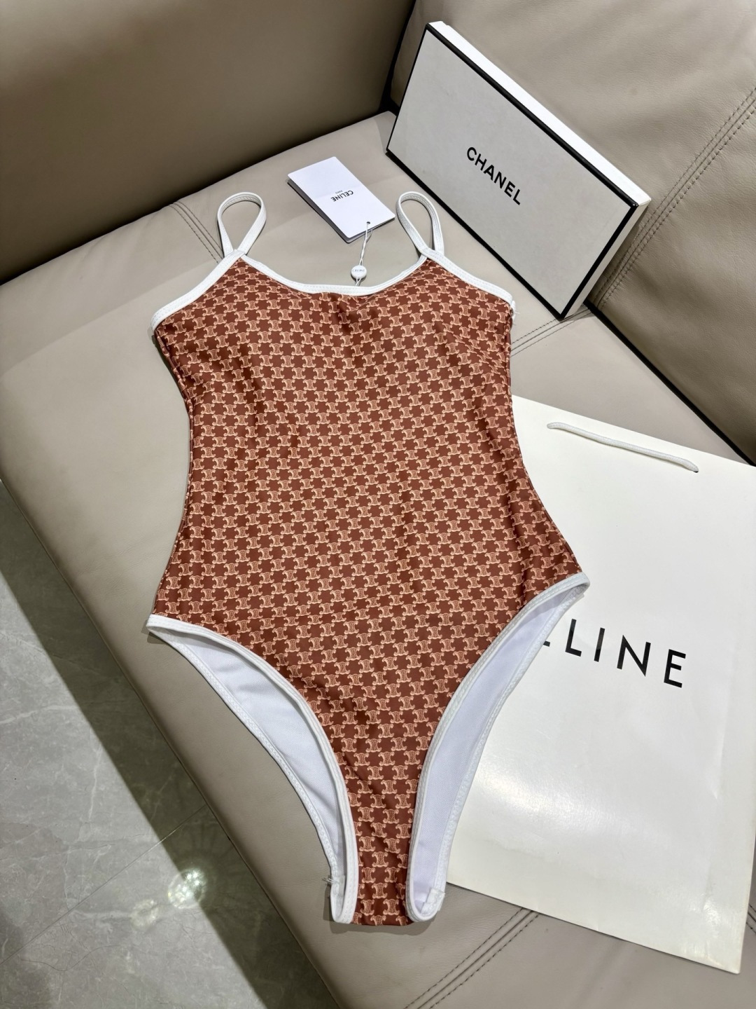 Celine新款泳衣👙❤️😍🥰适合多种场景的游泳衣🏊‍♀️海边 游泳池 温泉 水上乐园 漂流都可以😌内搭