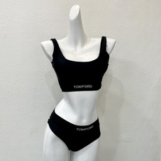 TOMFORD新款比基尼😍🥰适合多种场景的游泳衣🏊♀️海边 游泳池 温泉 水上乐园 漂流都可以😌内搭也 TOMFORD新款比基尼😍🥰适合多种场景的游泳衣🏊♀️海边 游泳池 温泉 水上乐园 漂流都可以😌内搭也