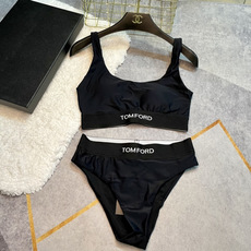 TOMFORD新款比基尼😍🥰适合多种场景的游泳衣🏊♀️海边 游泳池 温泉 水上乐园 漂流都可以😌内搭也 TOMFORD新款比基尼😍🥰适合多种场景的游泳衣🏊♀️海边 游泳池 温泉 水上乐园 漂流都可以😌内搭也