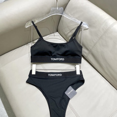 TOMFORD新款比基尼😍🥰适合多种场景的游泳衣🏊♀️海边 游泳池 温泉 水上乐园 漂流都可以😌内搭也 TOMFORD新款比基尼😍🥰适合多种场景的游泳衣🏊♀️海边 游泳池 温泉 水上乐园 漂流都可以😌内搭也