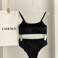 TOMFORD新款比基尼😍🥰适合多种场景的游泳衣🏊♀️海边 游泳池 温泉 水上乐园 漂流都可以😌内搭也 TOMFORD新款比基尼😍🥰适合多种场景的游泳衣🏊♀️海边 游泳池 温泉 水上乐园 漂流都可以😌内搭也
