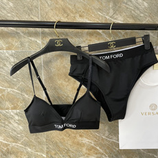 TOMFORD新款比基尼😍🥰适合多种场景的游泳衣🏊♀️海边 游泳池 温泉 水上乐园 漂流都可以😌内搭也 TOMFORD新款比基尼😍🥰适合多种场景的游泳衣🏊♀️海边 游泳池 温泉 水上乐园 漂流都可以😌内搭也