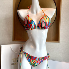 华伦天奴新款泳衣😍🥰适合多种场景的游泳衣🏊♀️海边 游泳池 温泉 水上乐园 漂流都可以😌内搭也完全可以 华伦天奴新款泳衣😍🥰适合多种场景的游泳衣🏊♀️海边 游泳池 温泉 水上乐园 漂流都可以😌内搭也完全可以