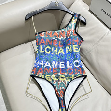 Chanel新款连体泳衣 度假氛围感天花板|不规则轻奢泳装辣妹夏日限定,海边氛围感战袍🌴单侧斜肩剪裁,拿 Chanel新款连体泳衣 度假氛围感天花板|不规则轻奢泳装辣妹夏日限定,海边氛围感战袍🌴单侧斜肩剪裁,拿