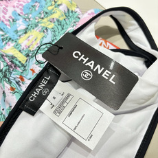 Chanel新款连体泳衣 度假氛围感天花板|不规则轻奢泳装辣妹夏日限定,海边氛围感战袍🌴单侧斜肩剪裁,拿 Chanel新款连体泳衣 度假氛围感天花板|不规则轻奢泳装辣妹夏日限定,海边氛围感战袍🌴单侧斜肩剪裁,拿