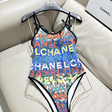Chanel新款复古彩印吊带泳装,夏日度假亮眼出圈浓郁复古涂鸦印花,撞色吸睛不撞款蝴蝶结细肩带设计,温柔 Chanel新款复古彩印吊带泳装,夏日度假亮眼出圈浓郁复古涂鸦印花,撞色吸睛不撞款蝴蝶结细肩带设计,温柔