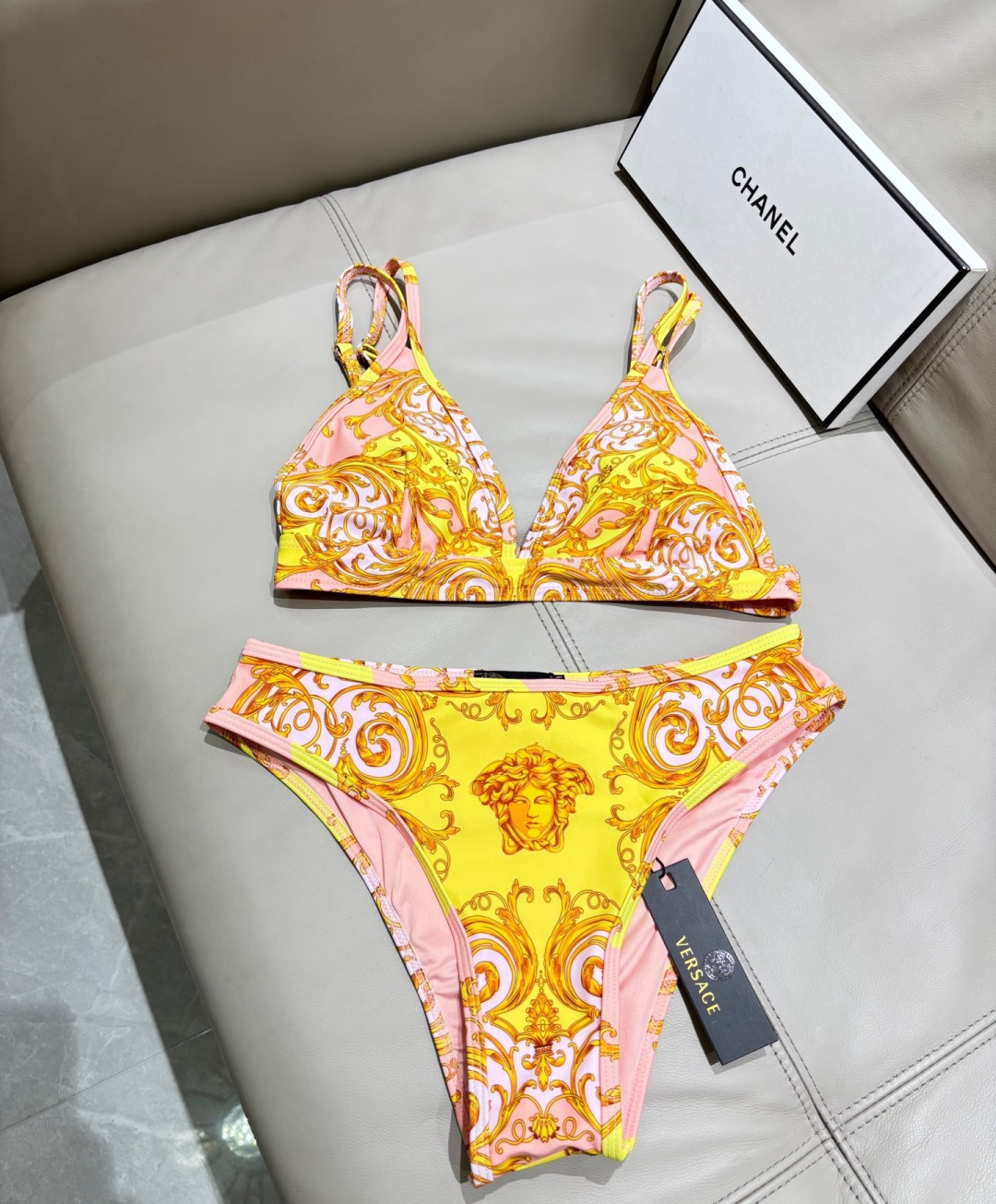 范思哲新款比基尼泳衣适合多种场景的游泳衣🏊‍♀️海边 游泳池 温泉 水上乐园 漂流都可以😌内搭也完全可以
